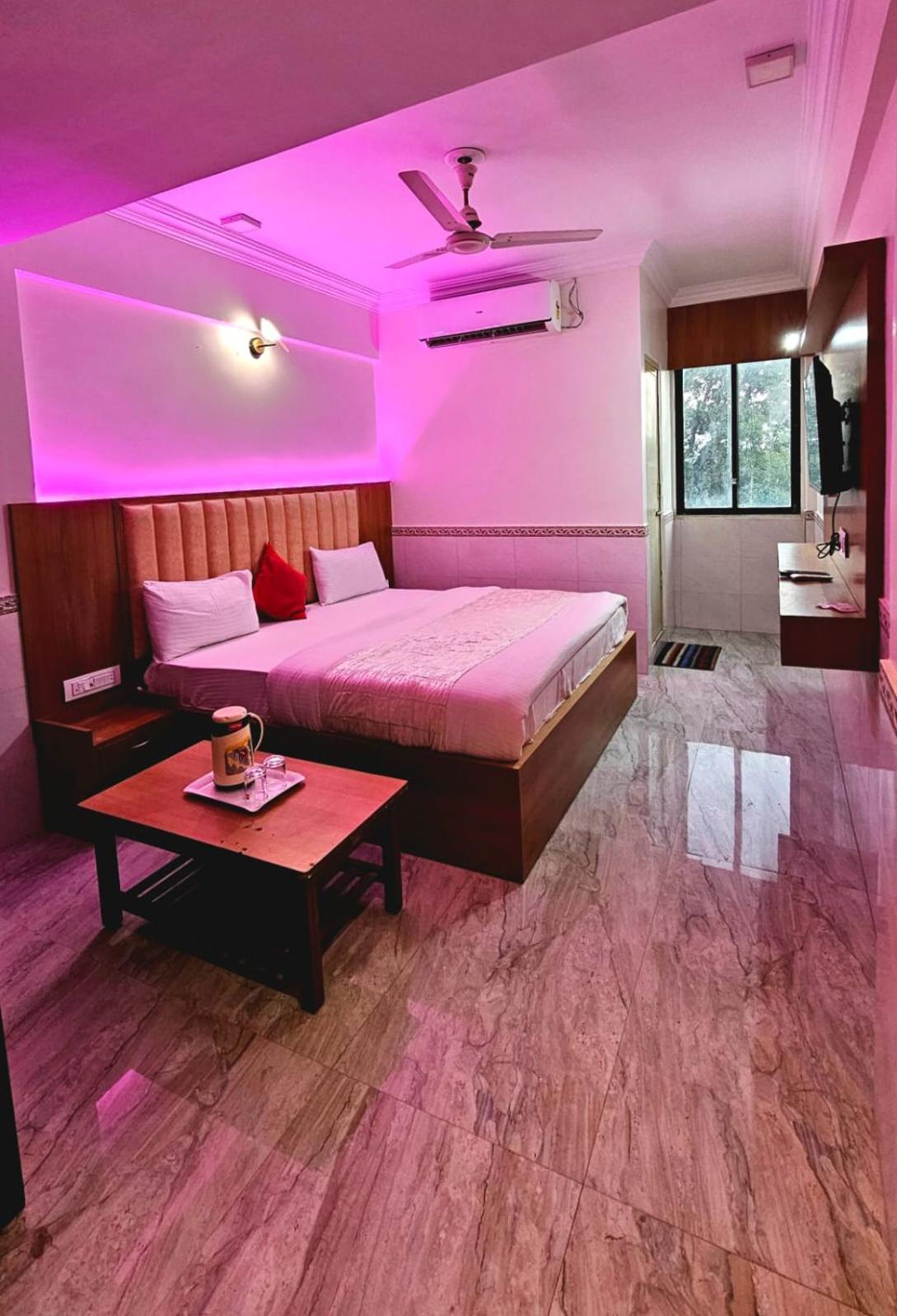 אחמדאבאד Hotel Runway Inn מראה חיצוני תמונה
